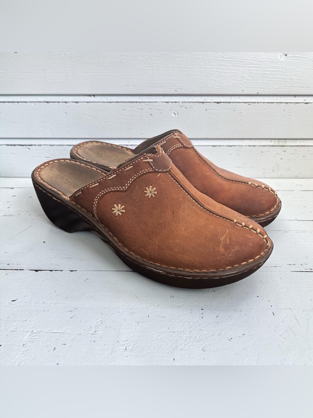 Eastland Women’s Brown Leather Floral Mule Clogs Size 10M